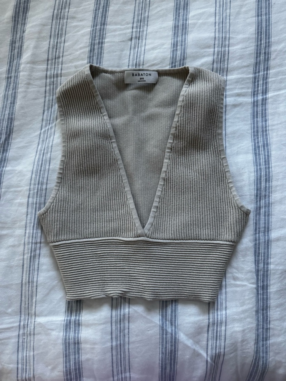 Babaton Ribbed V-Neck Knit Crop Top - Taupe